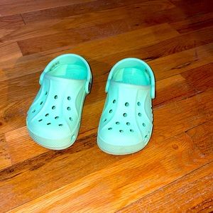 Crocs size 9 for toddlers